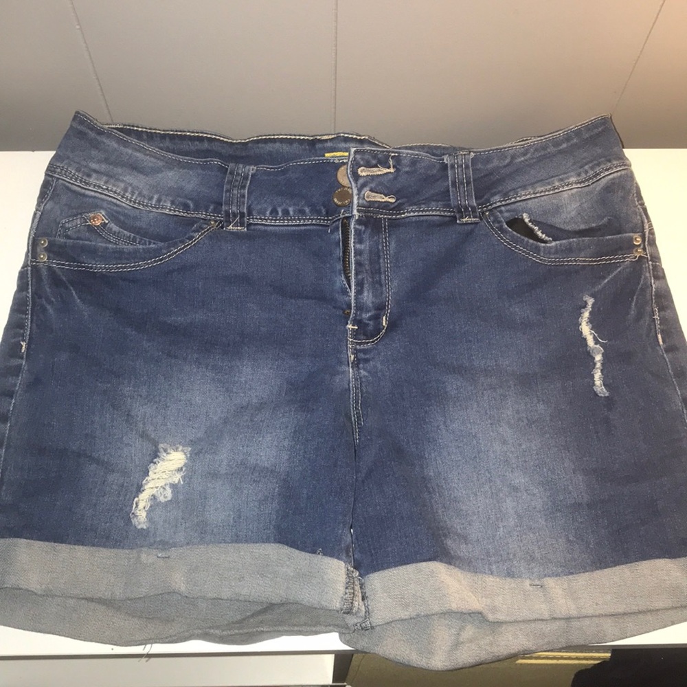 Jean ripped shorts